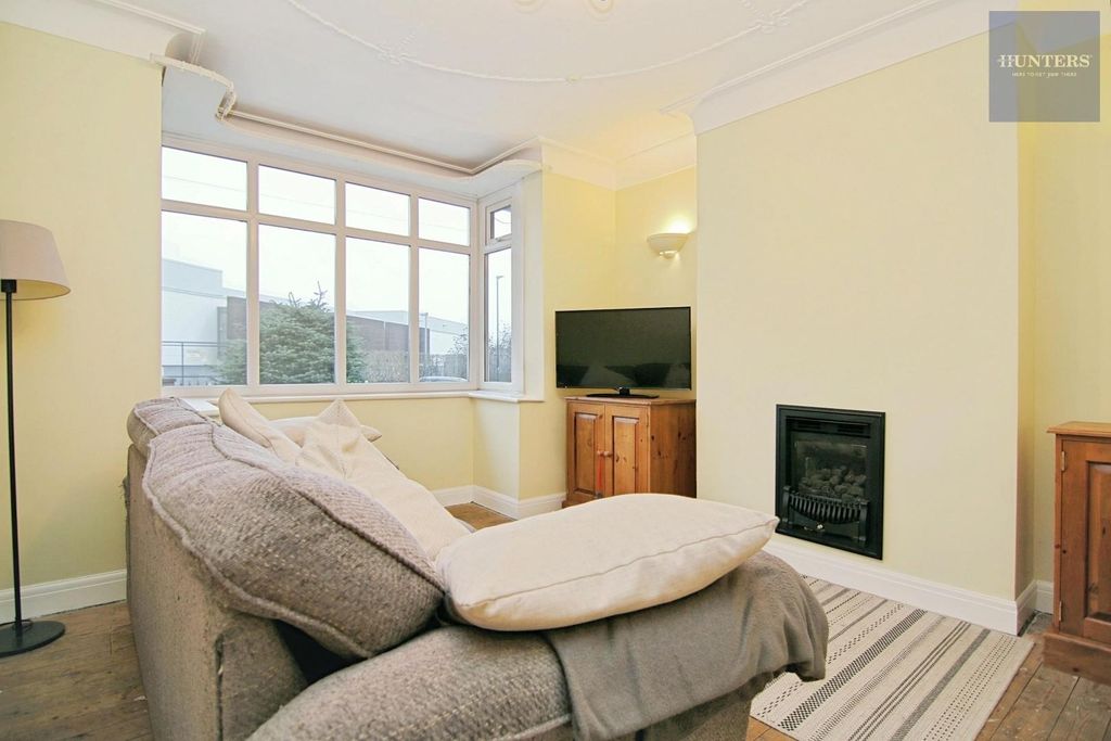 Property photo 3 of 19 Living Room