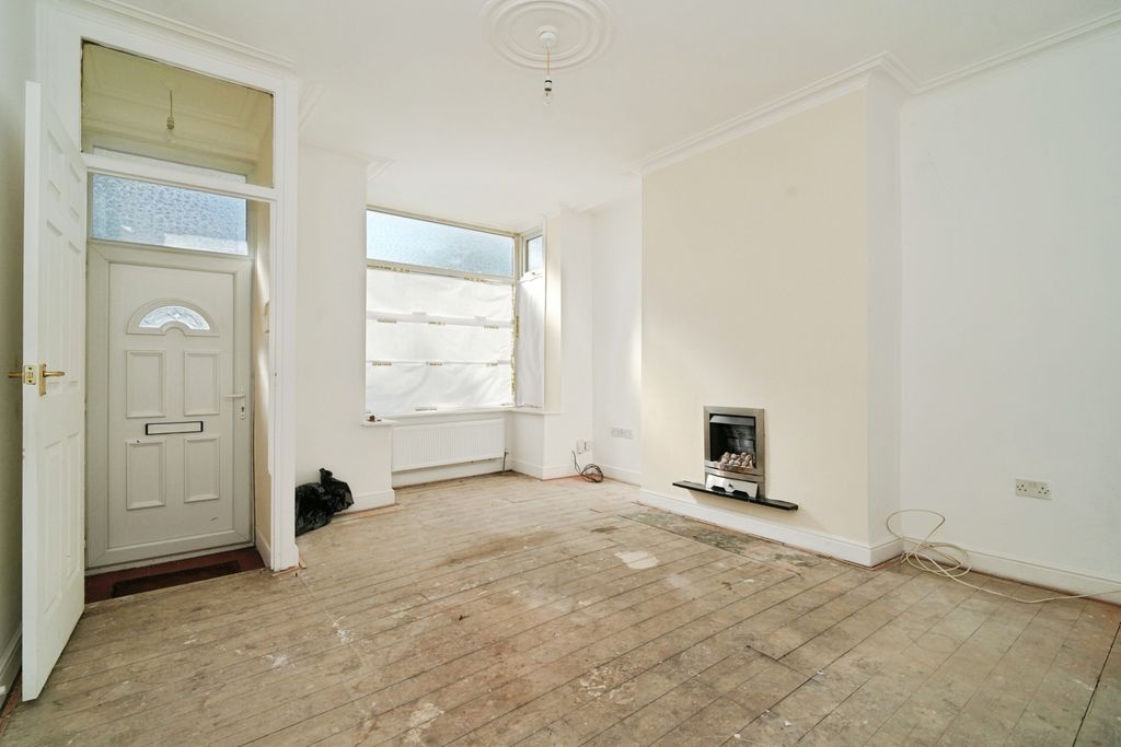 Property photo 2 of 17 Photo