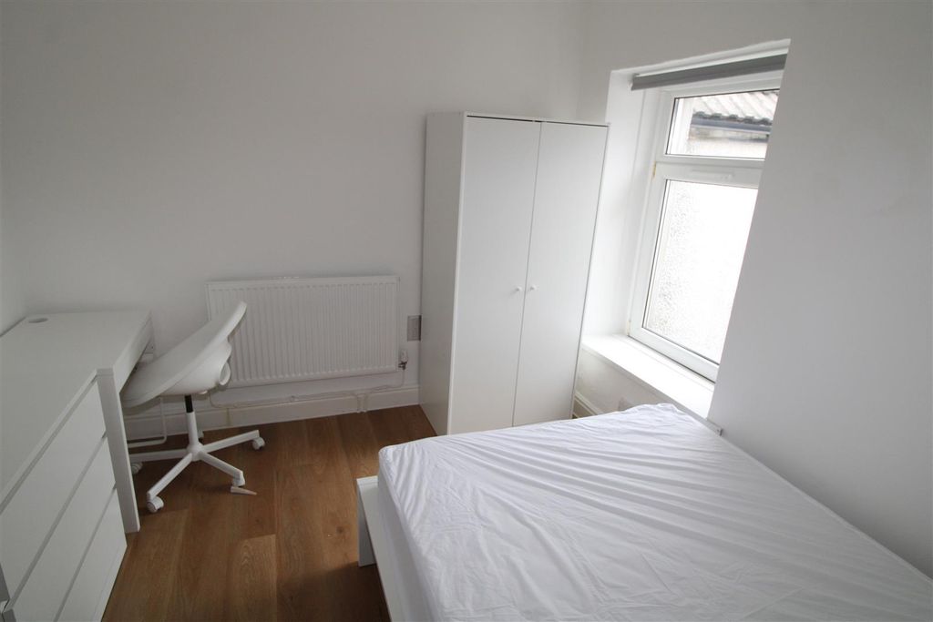 Property photo 1 of 4 Room 4.Jpg
