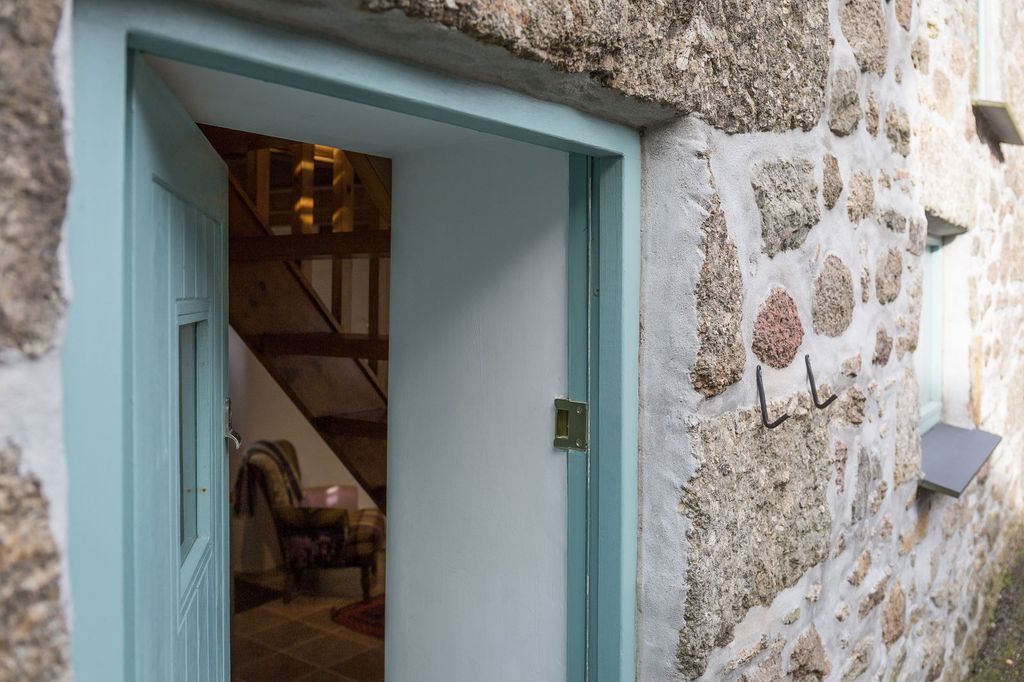 Property photo 2 of 11