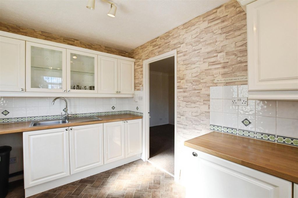 Property photo 3 of 14 Kitchen