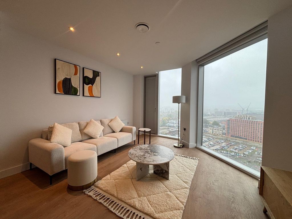 Property photo 2 of 12 Lounge
