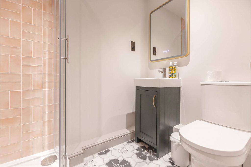 Property photo 2 of 9 Picture No. 10