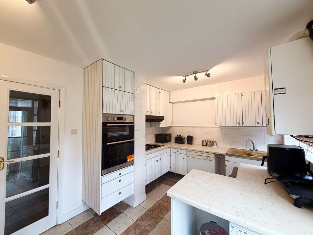 Property photo 2 of 9 Pentire Rd E17
