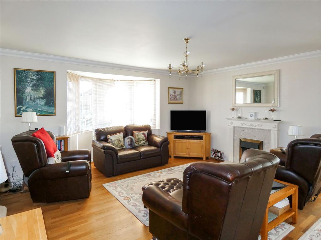 Property photo 3 of 17 Living Room