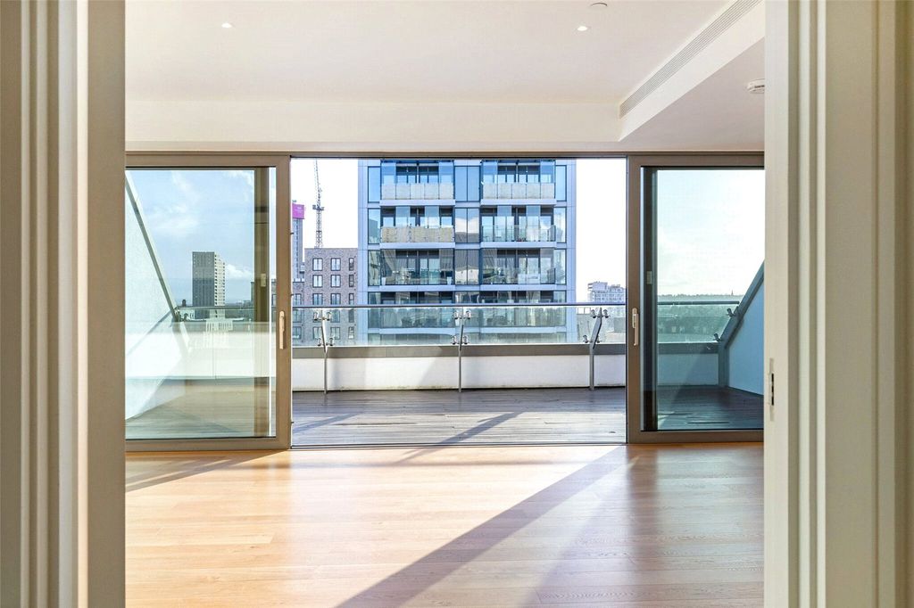 Property photo 2 of 29 Living/Kitchen