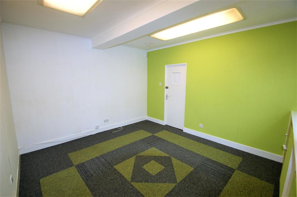 Property photo 3 of 4
