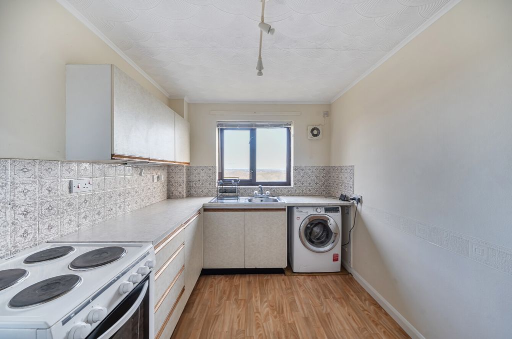 Property photo 2 of 8 1402998-4-696Fbab...