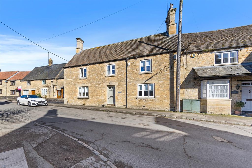 Property photo 1 of 28 18Highstweb03.Jpg