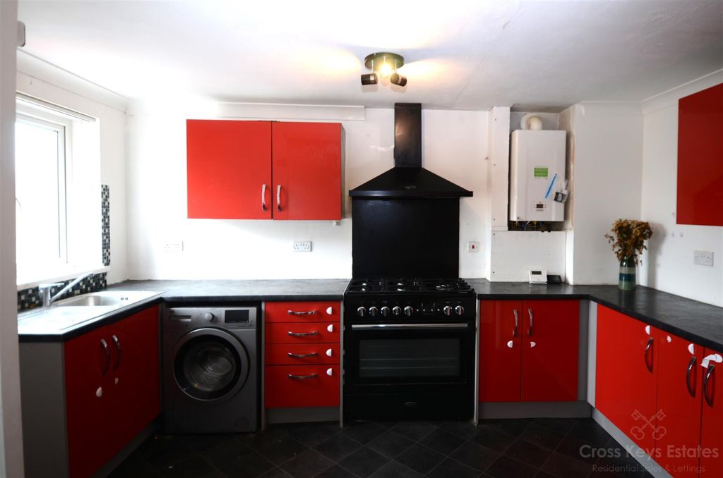 Property photo 2 of 22 Kitchen