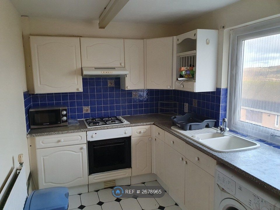 Property photo 3 of 12 Kitchen