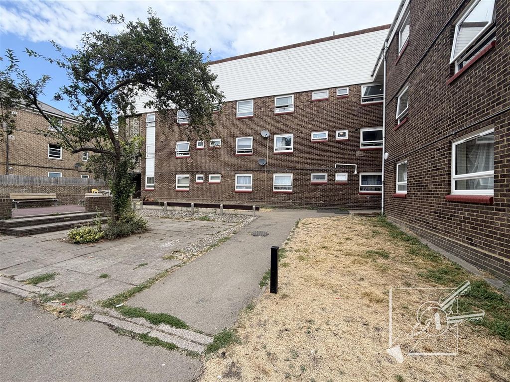 Property photo 1 of 11 External