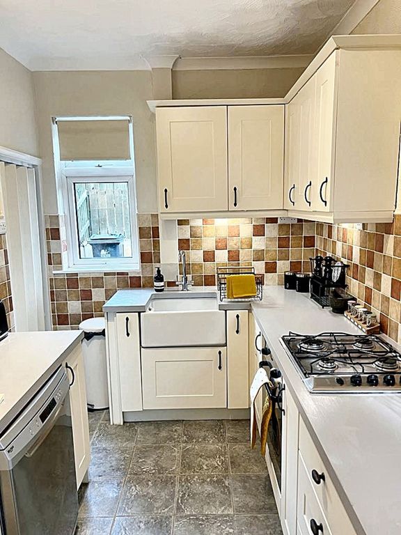 Property photo 3 of 18 Kitchen