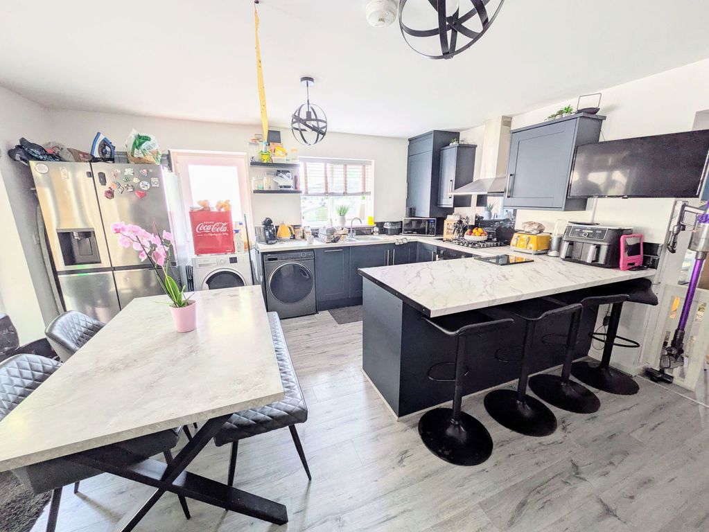 Property photo 2 of 31
