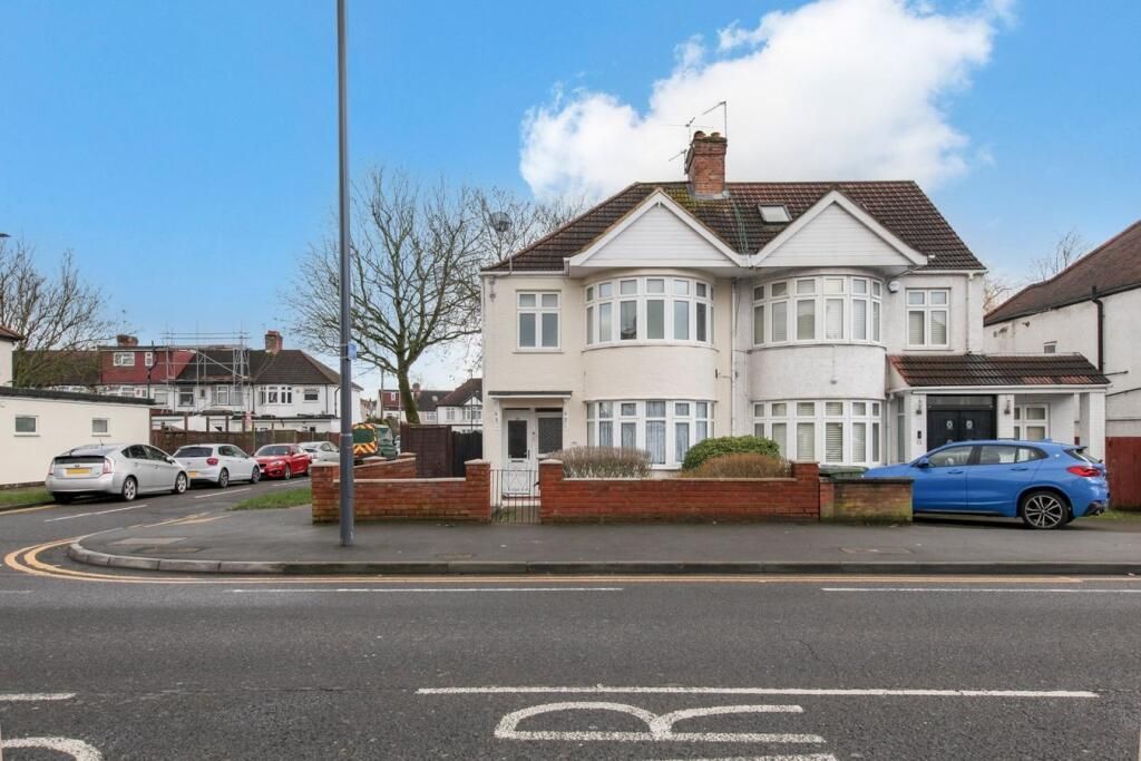 Property photo 1 of 8 Refurbished One-Bedroom First-Floor Maisonette Being Sold Via Secure Sale Online Bidding. Terms & Conditions Apply. Starting Bid £230,000