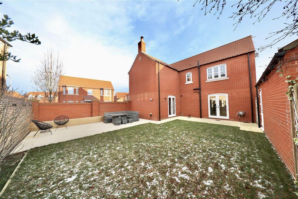 Property photo 3 of 33 Outside