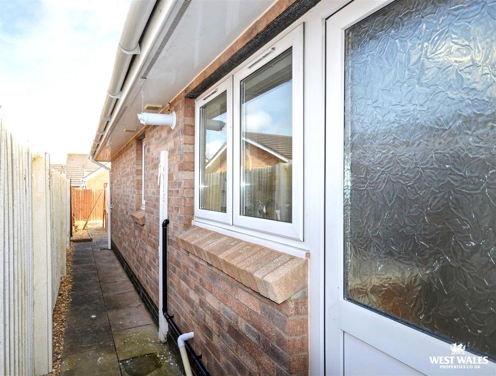 Additional image 11 of 3 bed detached bungalow for saleSkomer Drive, Milford Haven SA73