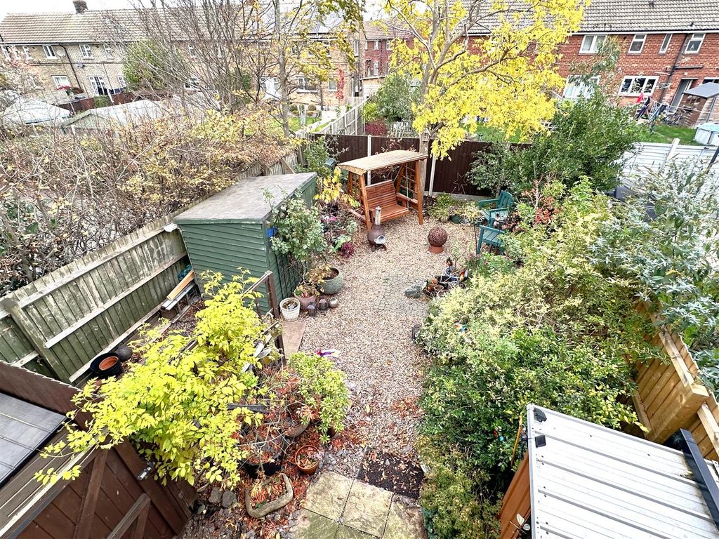 Property photo 3 of 16 Lovely Mature Garden 553