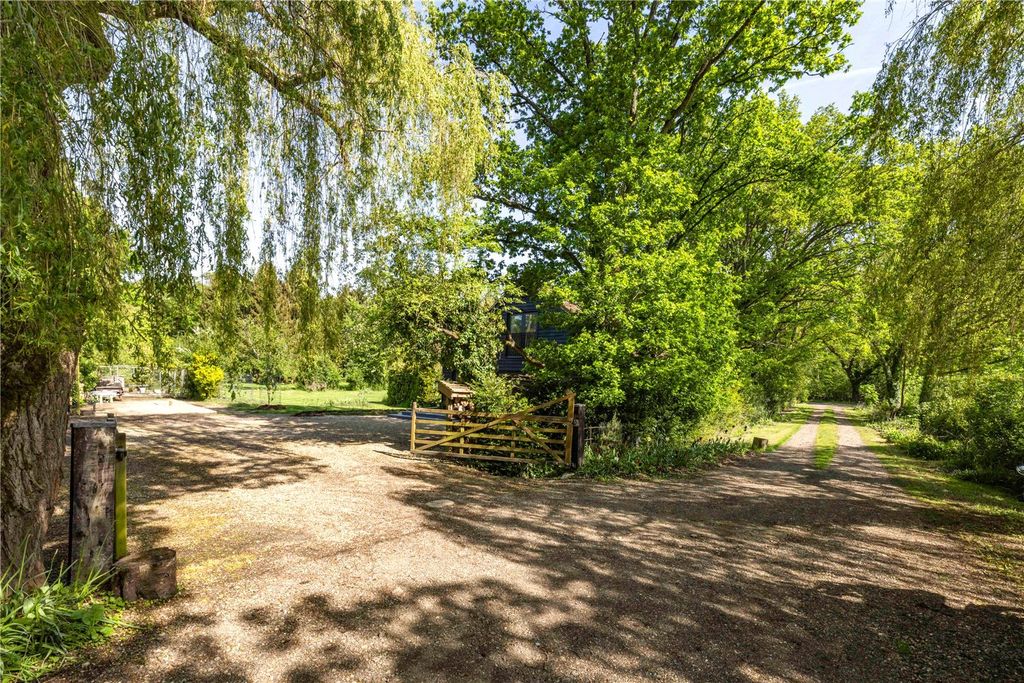 Property photo 3 of 16 Approach