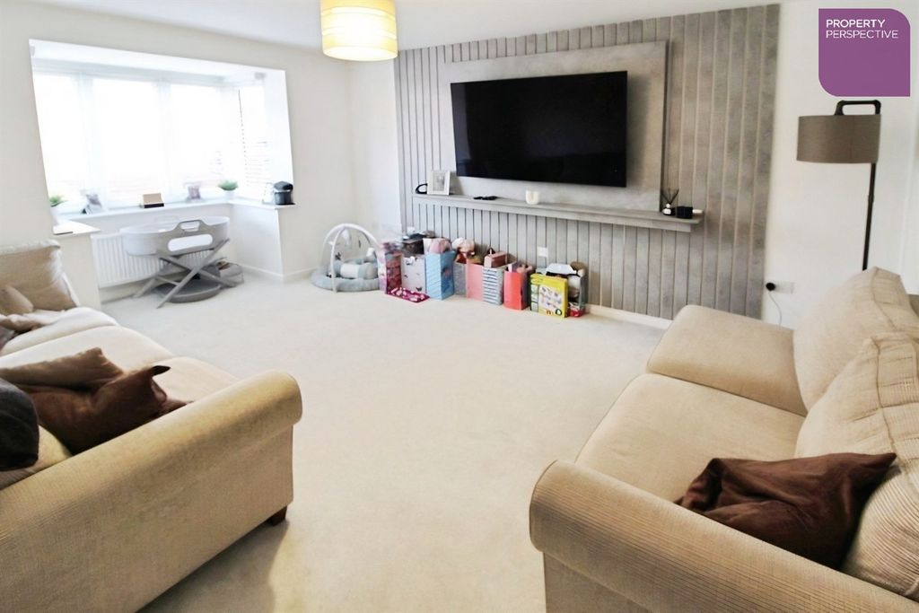 Property photo 2 of 14 Lounge