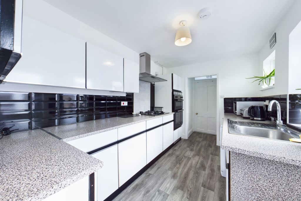 Property photo 3 of 13 Main Page