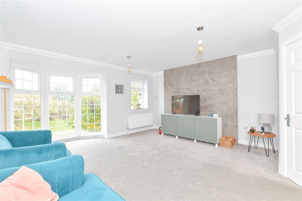 Property photo 1 of 13 Lounge