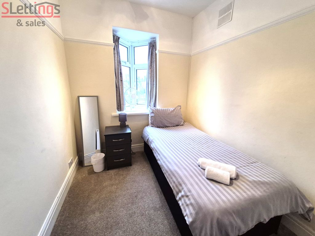 Property photo 2 of 31 Gallery