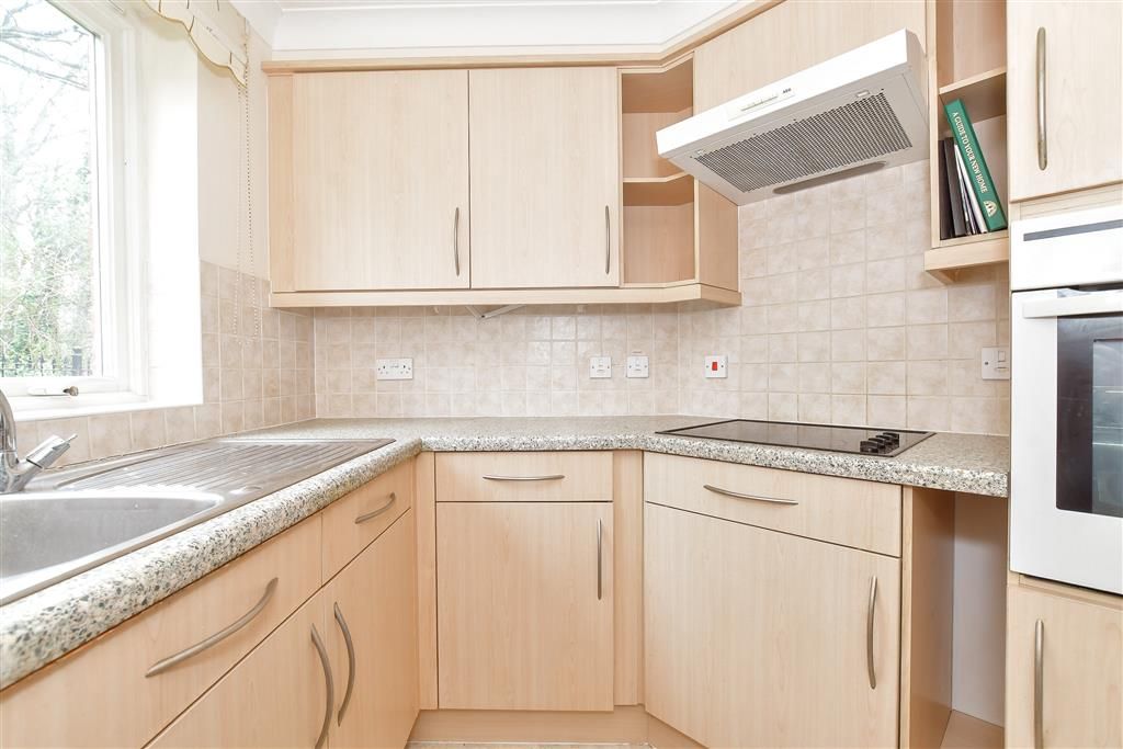 Property photo 3 of 10 Kitchen
