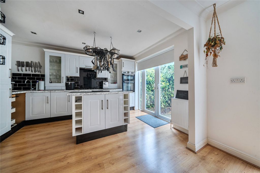 Property photo 2 of 21 Picture No. 12