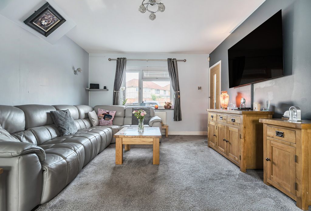 Property photo 2 of 21 1354152-16-68c98c...