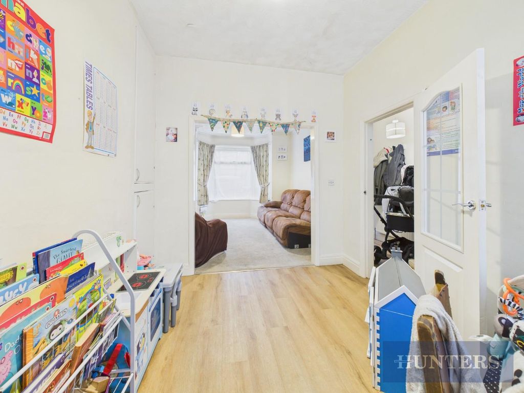 Property photo 3 of 18 Cam05316G0-Pr0307-Still006.Jpg