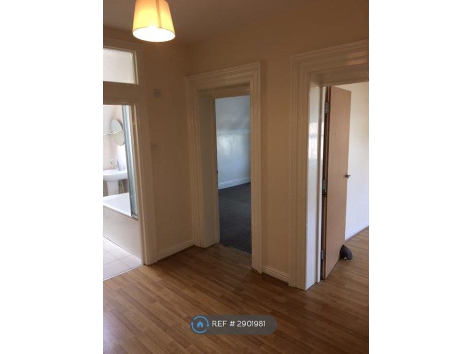 Property photo 3 of 7 Entrance Hallway