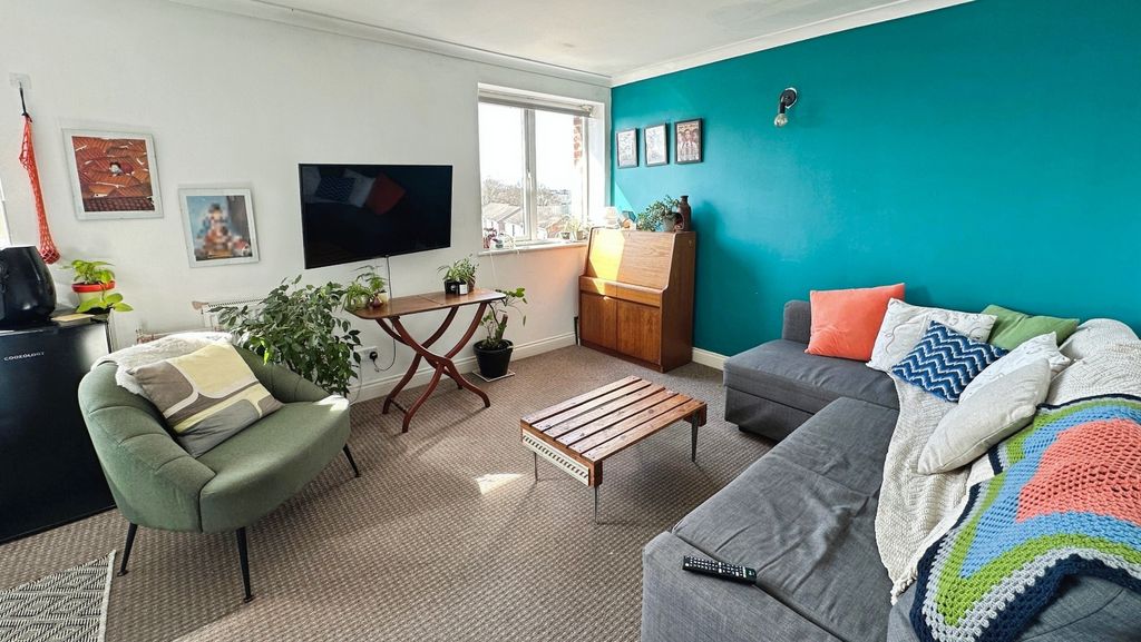 Property photo 2 of 15 Pbox-Img.Jpg