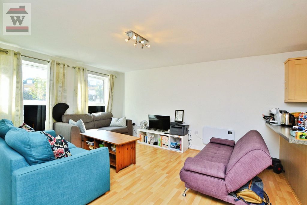 Property photo 2 of 8