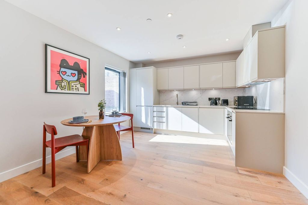 Property photo 3 of 18