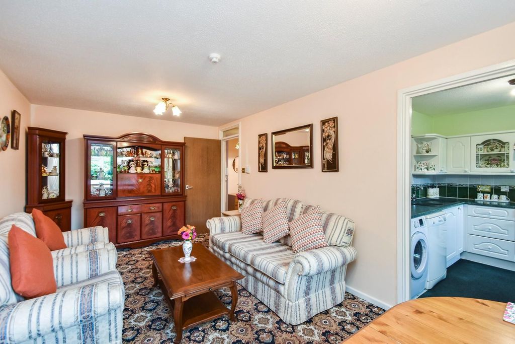 Property photo 2 of 15 142Bramhamdrive-6.Jpg