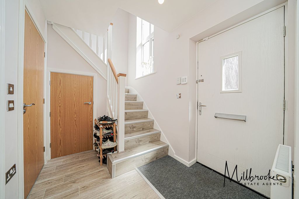 Property photo 2 of 25