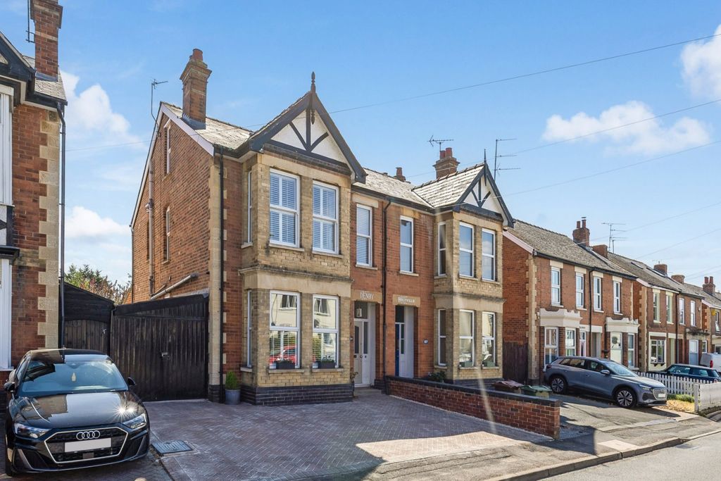 Property photo 1 of 18 189 Prestbury Road