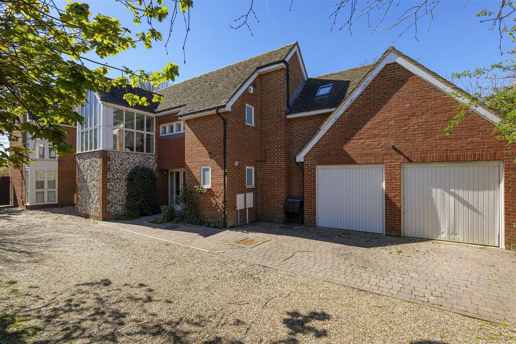 Property photo 2 of 33