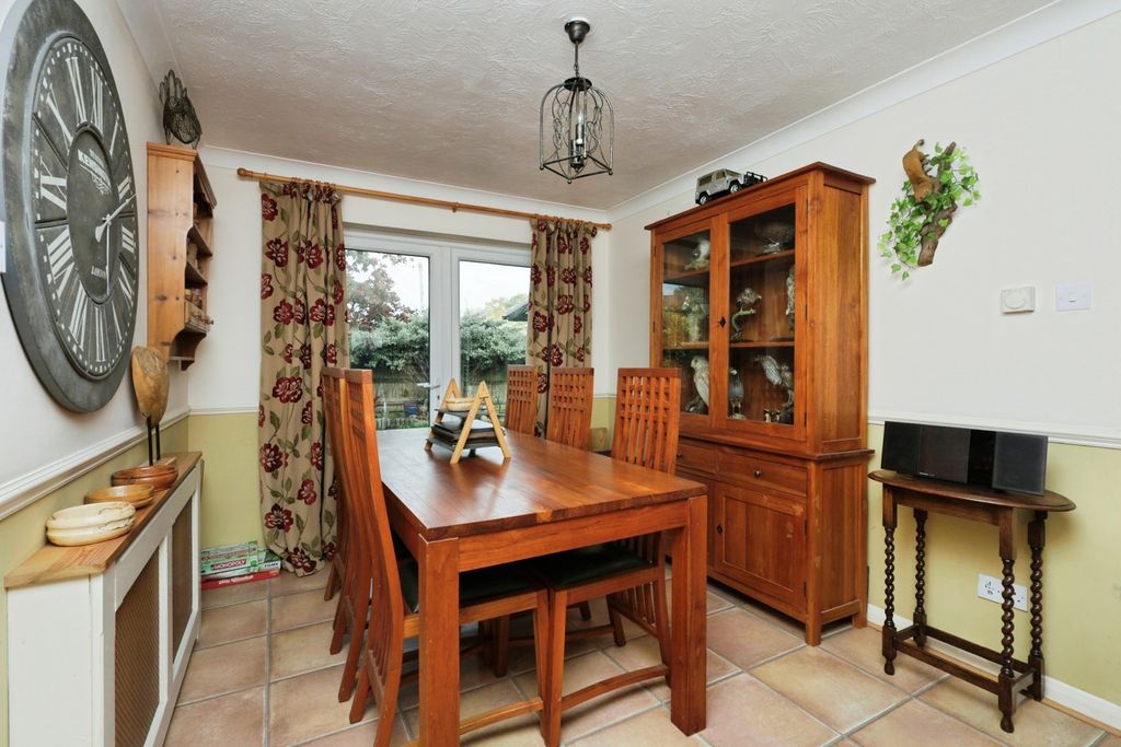 Property photo 3 of 17 Photo