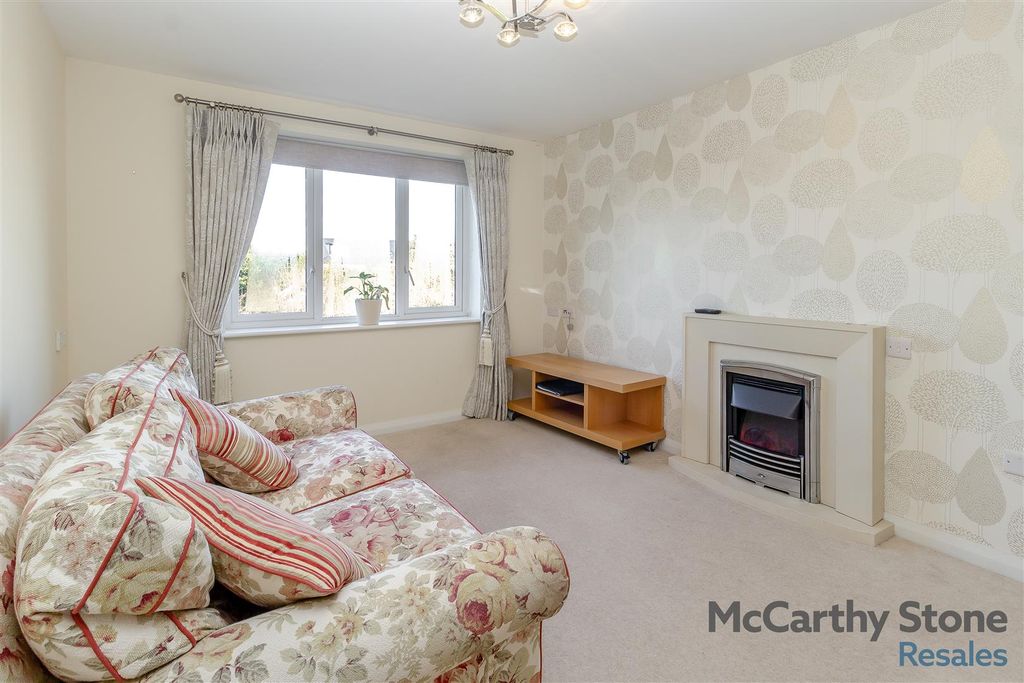 Property photo 3 of 9 8635263-Interior06.Jpg