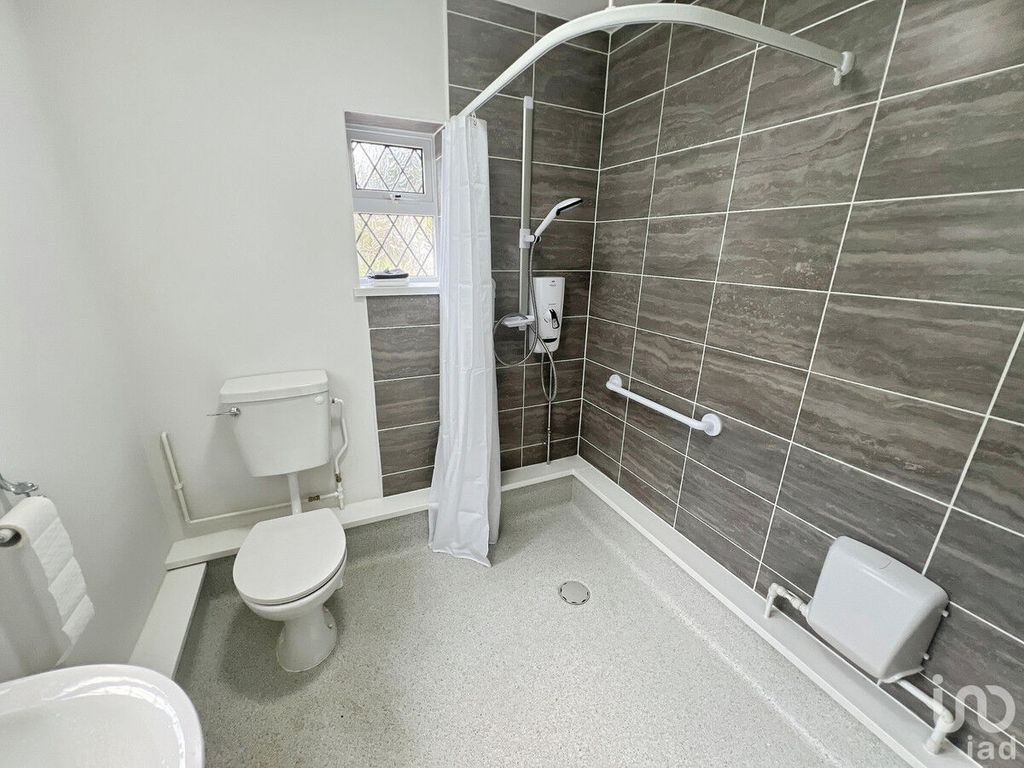 Property photo 2 of 20