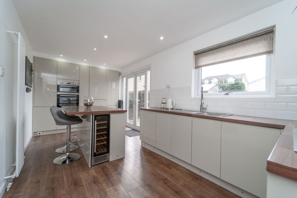 Property photo 1 of 25 Kitchen