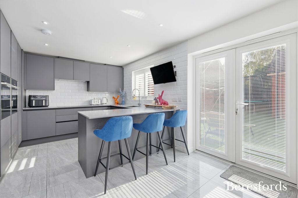 Property photo 2 of 20 Picture No. 21