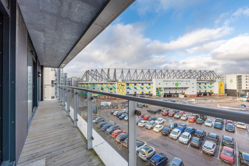 Property photo 2 of 18