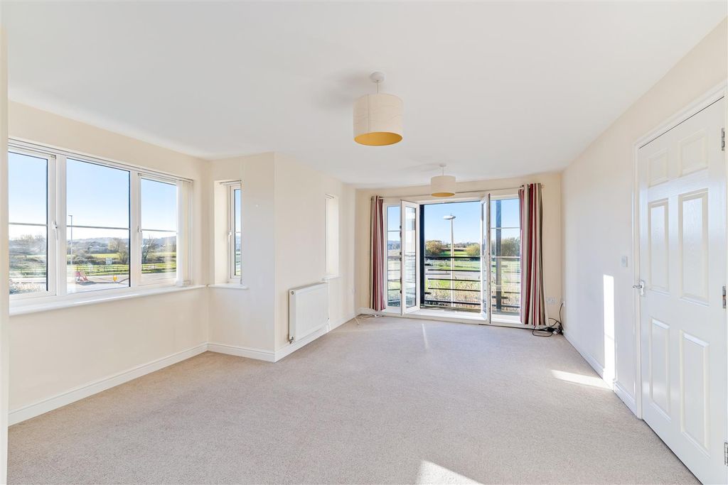 Property photo 3 of 15 Living Room