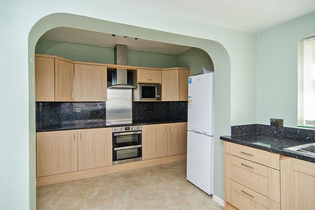 Property photo 3 of 17 Photo 6