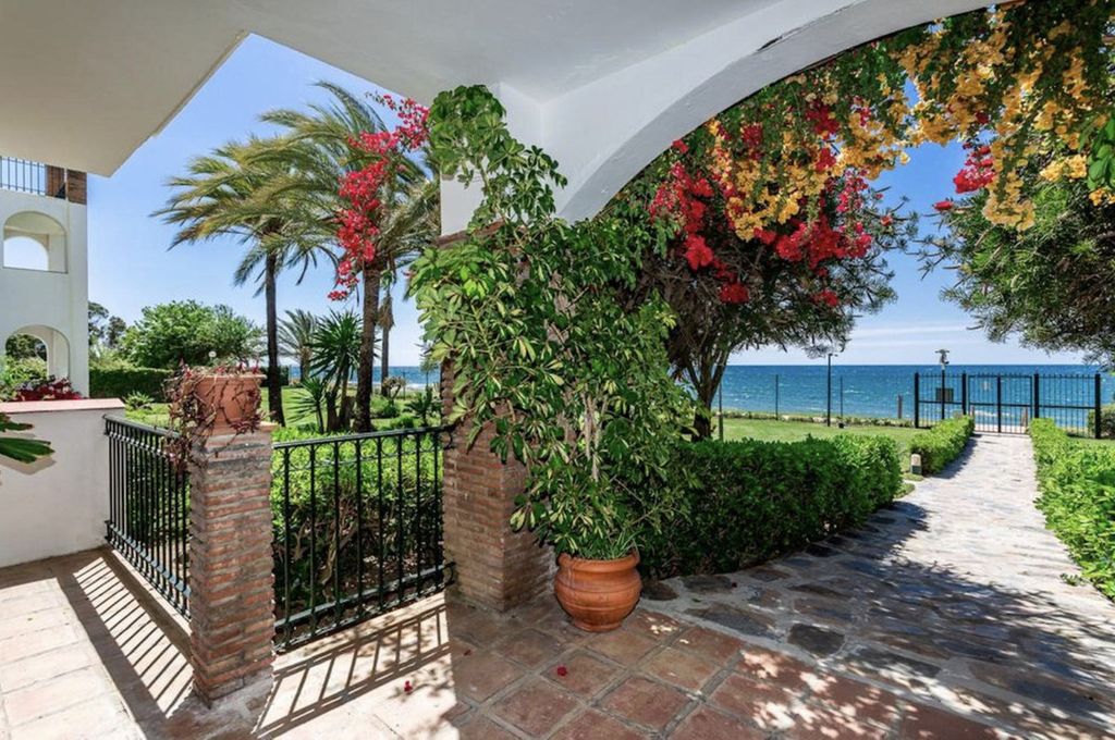 Property photo 2 of 32