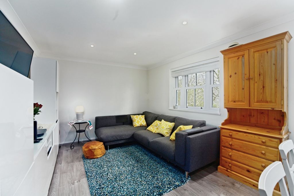 Property photo 2 of 19 Pbox-Img.Jpg