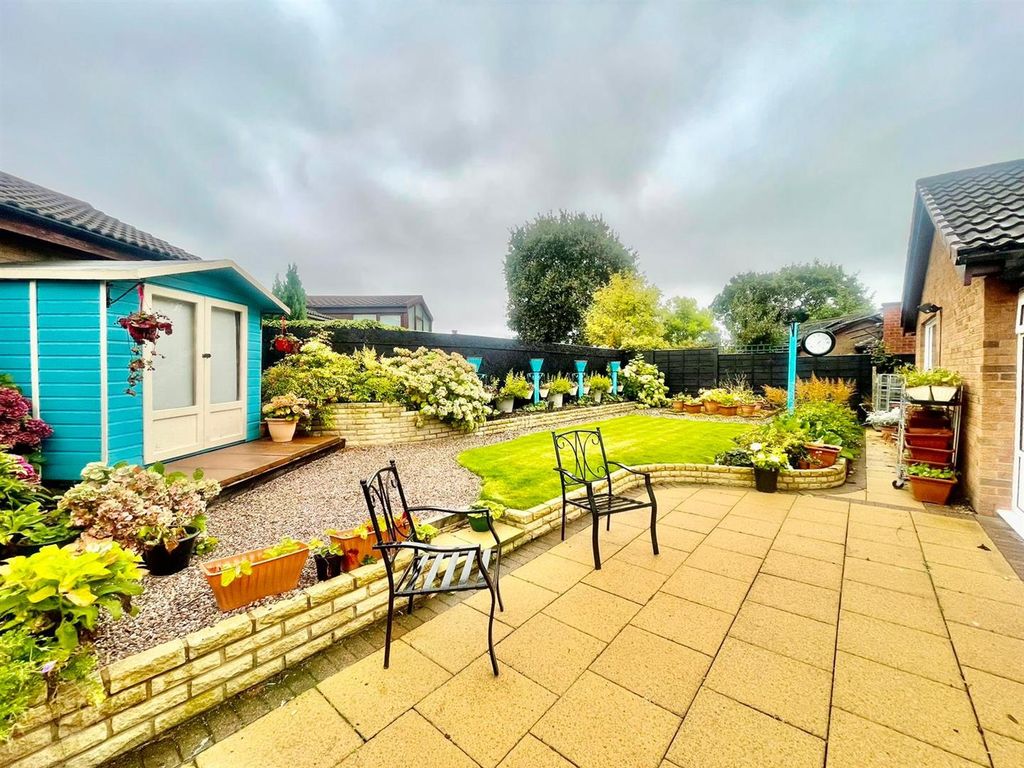 Property photo 3 of 11 Image00008.Jpg